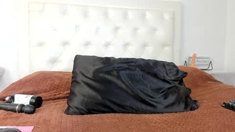 Snapshot of rouse_sexy_hotxx77 chatting on March 29, 3:01 pm rouse_sexy_hotxx77 online show from March 29, 3:01 pm