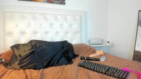 Snapshot of rouse_sexy_hotxx77 chatting on April 24, 5:15 pm rouse_sexy_hotxx77 online show from April 24, 5:15 pm