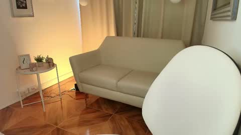 Snapshot of rousee_v chatting on March 13, 12:01 pm Rousee online show from March 13, 12:01 pm