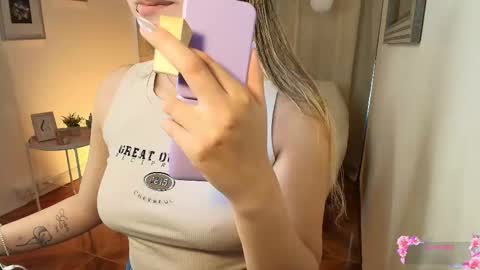 Snapshot of rousee_v chatting on March 14, 1:05 pm Rousee online show from March 14, 1:05 pm