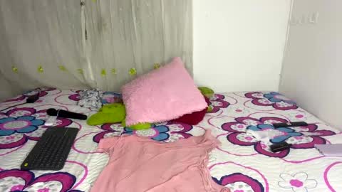 Snapshot of rousemilf4u chatting on February 23, 5:23 am rouse online show from February 23, 5:23 am