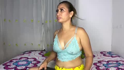 Snapshot of rousemilf4u chatting on February 28, 9:58 am rouse online show from February 28, 9:58 am
