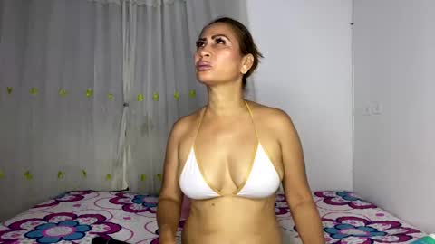 Snapshot of rousemilf4u chatting on March 5, 9:16 am rouse online show from March 5, 9:16 am