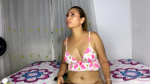 Snapshot of rousemilf4u chatting on March 6, 9:03 am rouse online show from March 6, 9:03 am
