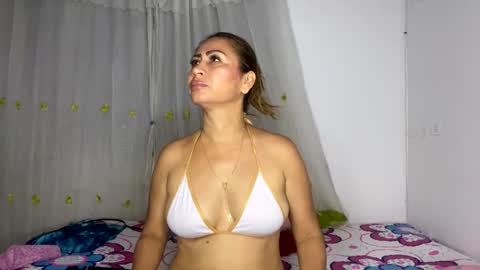 Snapshot of rousemilf4u chatting on March 12, 9:55 am rouse online show from March 12, 9:55 am