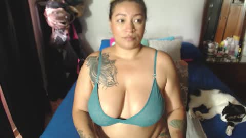 Snapshot of rousse_ellise1 chatting on March 11, 10:38 pm rousse online show from March 11, 10:38 pm