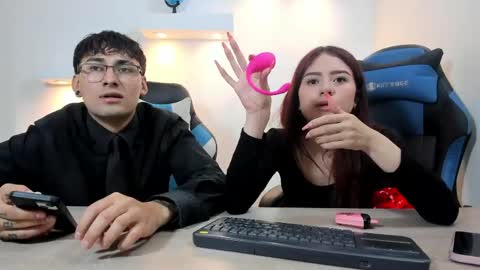 Snapshot of rousse_n_kenji chatting on May 17, 6:48 pm rousse_n_kenji online show from May 17, 6:48 pm