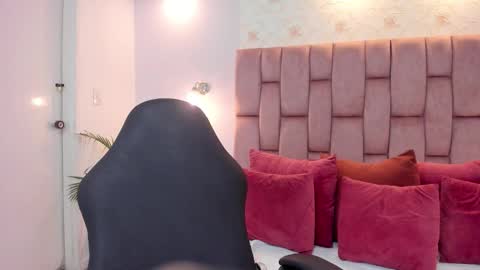 Rousse Stonss online show from March 25, 12:00 pm