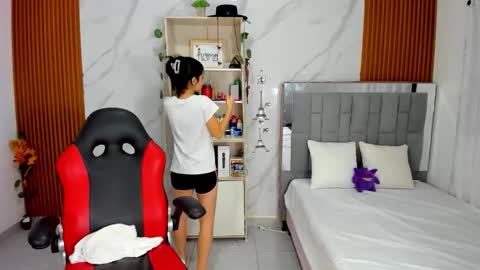 roussescoot online show from November 19, 2:22 am