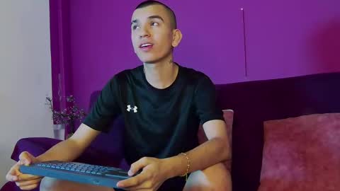 Snapshot of rowancley chatting on September 16, 12:17 pm Rowan online show from September 16, 12:17 pm