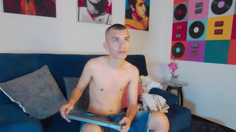 Snapshot of rowancley chatting on October 16, 12:17 pm Rowan online show from October 16, 12:17 pm