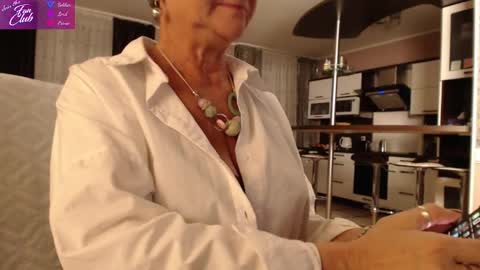 Roxana online show from December 4, 2:26 pm