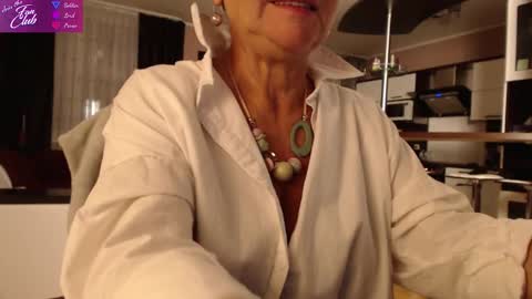 Roxana online show from December 4, 5:33 pm