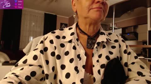 Roxana online show from December 5, 5:50 pm