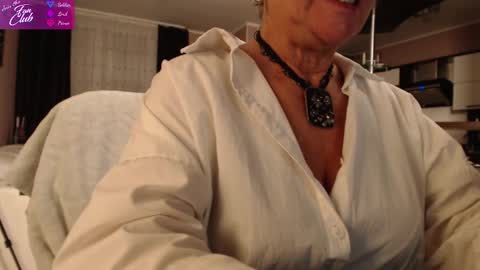 Roxana online show from December 6, 5:22 pm