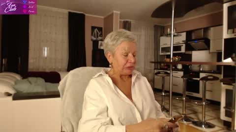 Roxana online show from December 15, 7:10 pm