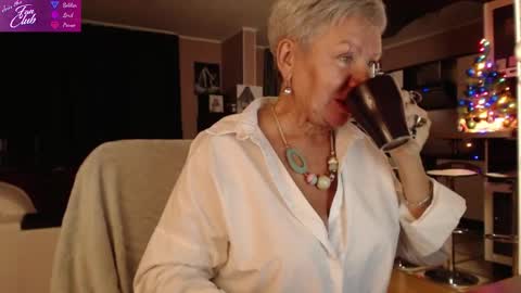 Roxana online show from December 18, 5:42 pm