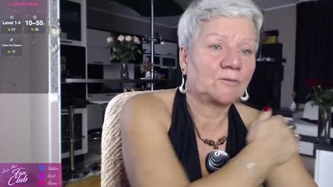 Roxana online show from October 2, 6:15 pm