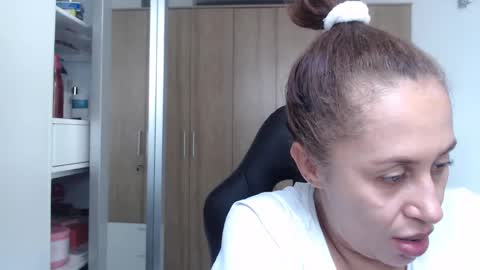 Roxana online show from December 8, 5:01 pm