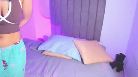 Roxane online show from December 17, 2:50 am