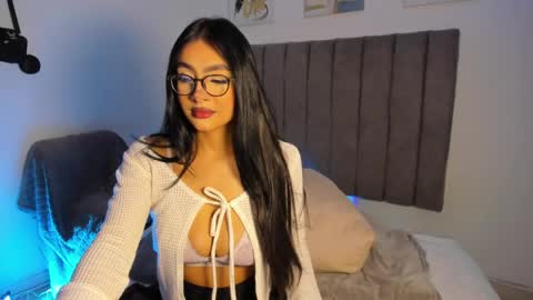 Roxane online show from March 17, 8:28 am