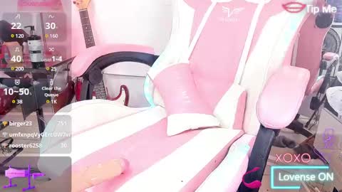 Snapshot of roxaneevans_ chatting on January 11, 7:38 pm Roxane online show from January 11, 7:38 pm