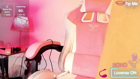 Snapshot of roxaneevans_ chatting on January 20, 10:18 am Roxane online show from January 20, 10:18 am