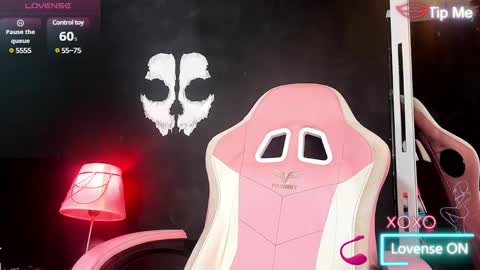 Snapshot of roxaneevans_ chatting on February 15, 10:00 am Roxane online show from February 15, 10:00 am