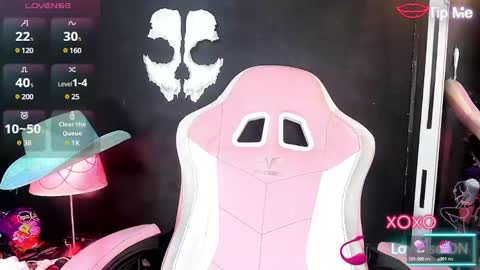 Snapshot of roxaneevans_ chatting on February 22, 10:07 am Roxane online show from February 22, 10:07 am