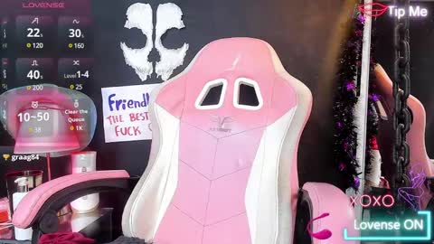 Snapshot of roxaneevans_ chatting on March 7, 1:07 pm Roxane online show from March 7, 1:07 pm