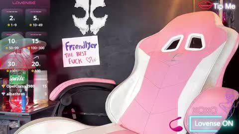 Snapshot of roxaneevans_ chatting on March 10, 1:10 pm Roxane online show from March 10, 1:10 pm