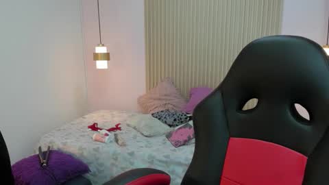 Snapshot of roxanerichie chatting on December 15, 3:55 am roxanerichie online show from December 15, 3:55 am