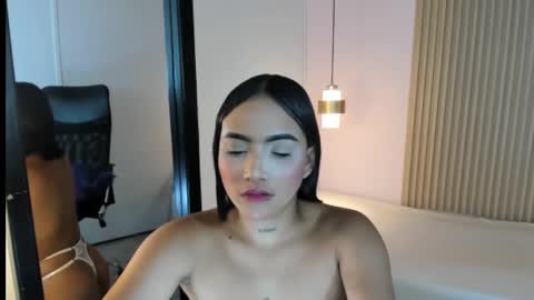 Snapshot of roxanerichie chatting on December 15, 9:52 pm roxanerichie online show from December 15, 9:52 pm