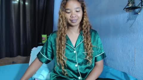 roxanne_98 online show from February 25, 2:32 am