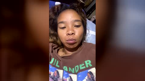 Snapshot of roxanne_98 chatting on April 5, 1:47 am roxanne_98 online show from April 5, 1:47 am