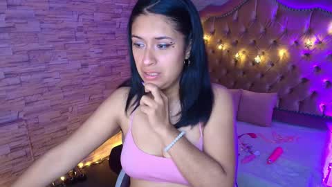 Snapshot of roxanne_han chatting on September 20, 11:44 am roxanne_han online show from September 20, 11:44 am