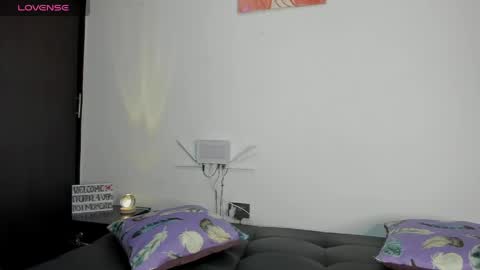 Snapshot of roxanne_jones1 chatting on May 6, 10:04 pm roxanne online show from May 6, 10:04 pm