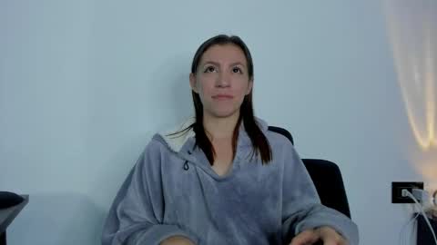 Snapshot of roxanne_jones1 chatting on June 8, 8:09 pm roxanne online show from June 8, 8:09 pm