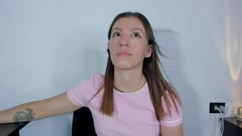 Snapshot of roxanne_jones1 chatting on June 11, 6:50 pm roxanne online show from June 11, 6:50 pm