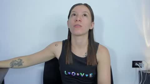 Snapshot of roxanne_jones1 chatting on June 12, 6:51 pm roxanne online show from June 12, 6:51 pm