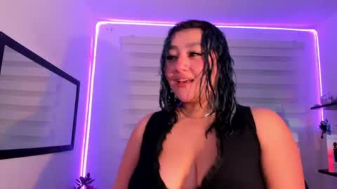 Snapshot of roxanne_morelli chatting on July 9, 12:31 pm roxanne online show from July 9, 12:31 pm