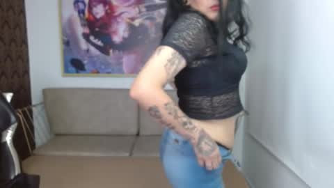 Snapshot of roxanne_vale chatting on October 29, 8:32 pm Roxanne online show from October 29, 8:32 pm