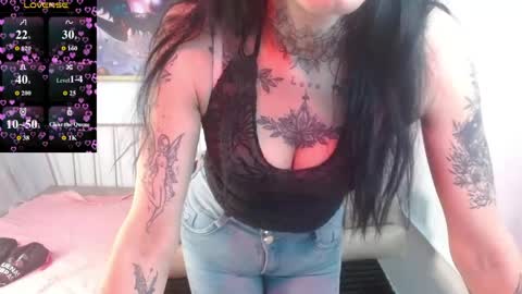 Snapshot of roxanne_vale chatting on April 29, 1:15 pm Roxanne online show from April 29, 1:15 pm