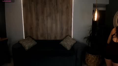 Roxanne Hill  online show from October 14, 10:49 am