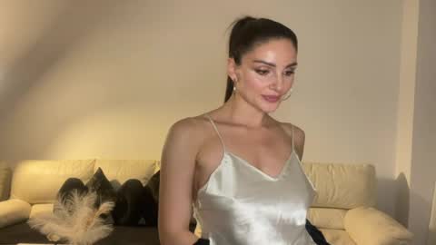 Snapshot of roxellesilvara chatting on August 3, 11:41 pm Roxy online show from August 3, 11:41 pm