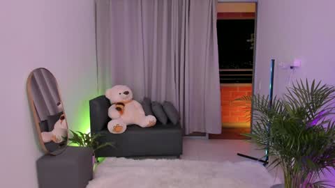  R O X I E  online show from December 10, 11:19 pm