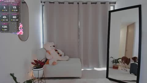  R O X I E  online show from September 30, 5:51 pm