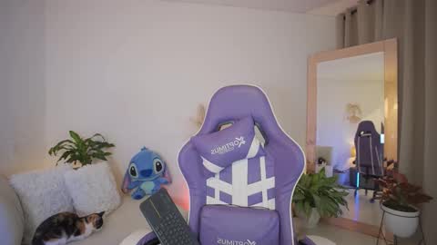  R O X I E  online show from March 29, 2:22 am