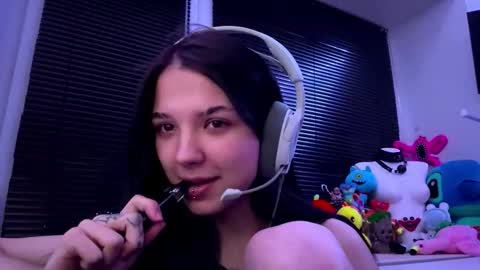 Snapshot of roxiepiurkowski chatting on October 16, 1:34 pm Hana online show from October 16, 1:34 pm