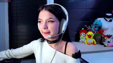 Snapshot of roxiepiurkowski chatting on October 19, 1:12 pm Hana online show from October 19, 1:12 pm